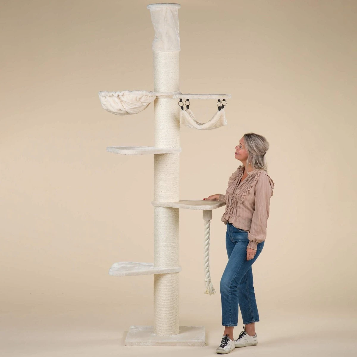 Krabpaal Plafondhoog Voor Grote Katten Maine Coon Tower Crown Crème Beige Van RHRQuality 1 Krabpaal Plafondhoog Voor Grote Katten Maine Coon Tower Crown Crème Beige Van RHRQuality