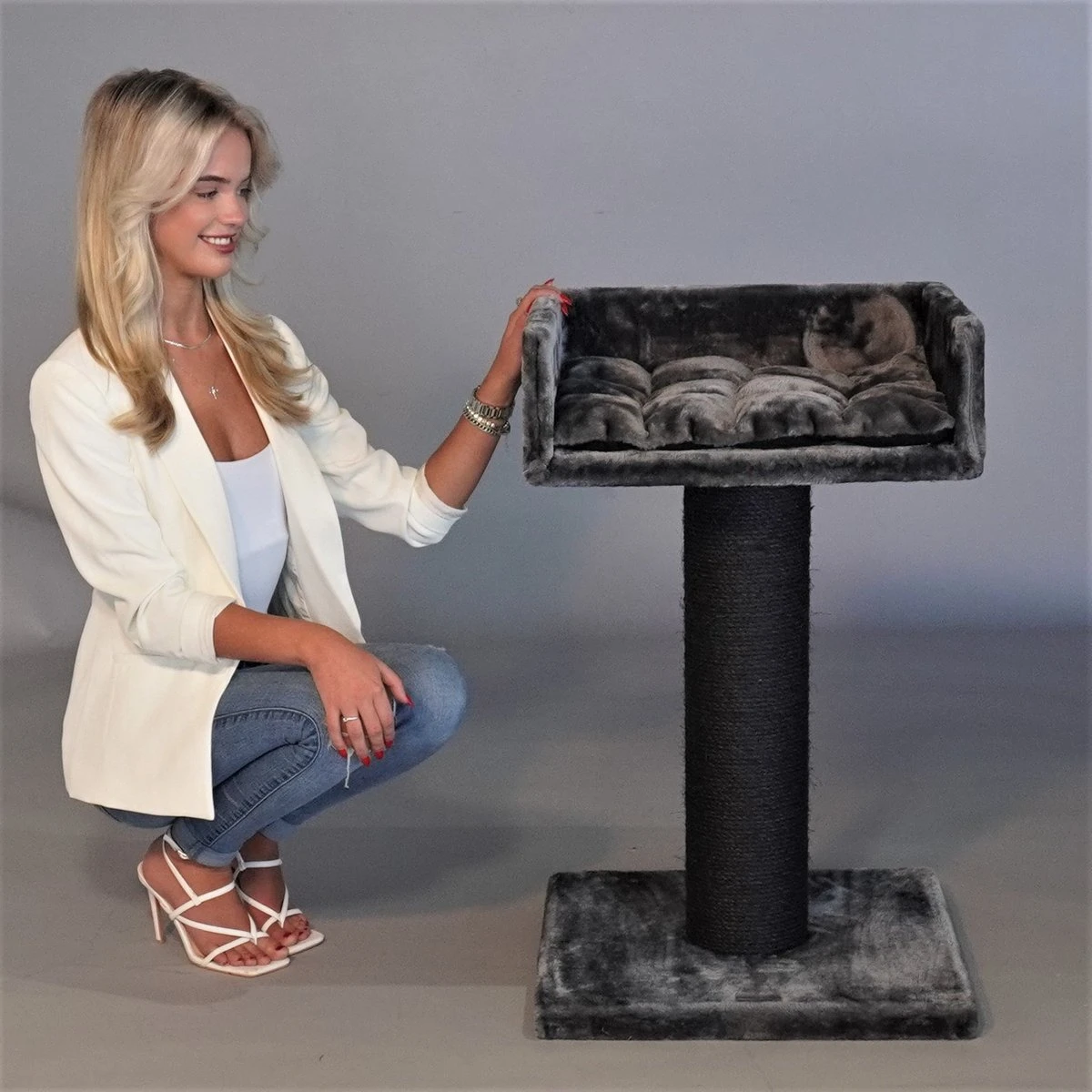 Krabpaal Ragdoll Lounge Blackline Donkergrijs Van RHRQuality 1 Krabpaal Ragdoll Lounge Blackline Donkergrijs Van RHRQuality